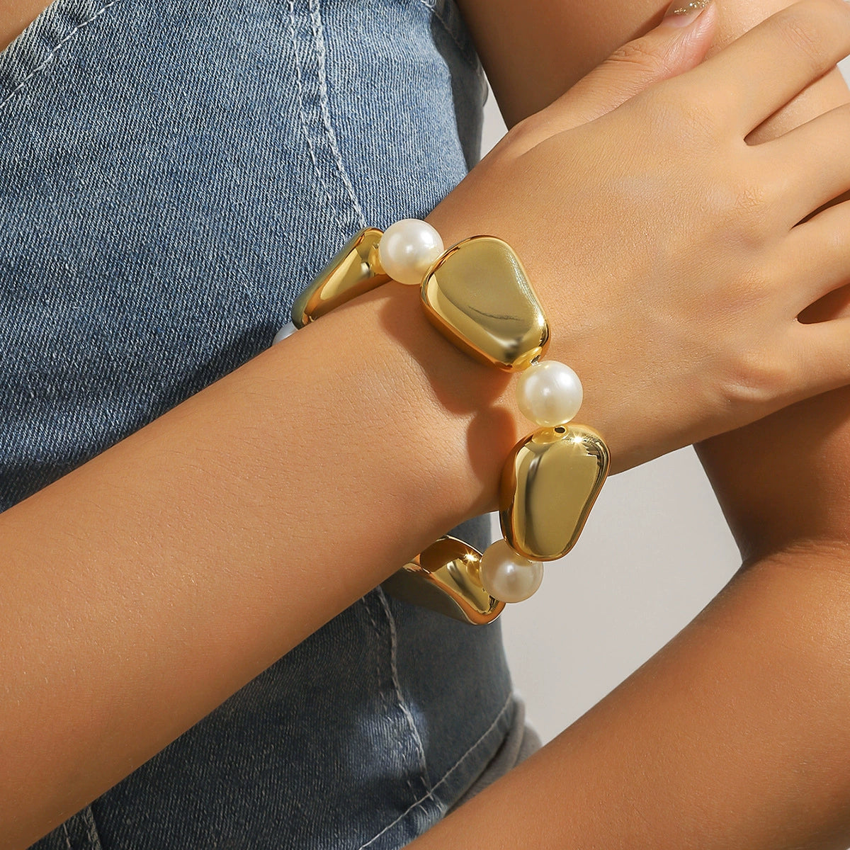 Elegant Gold Tone Irregular Bead & Pearl Bracelet