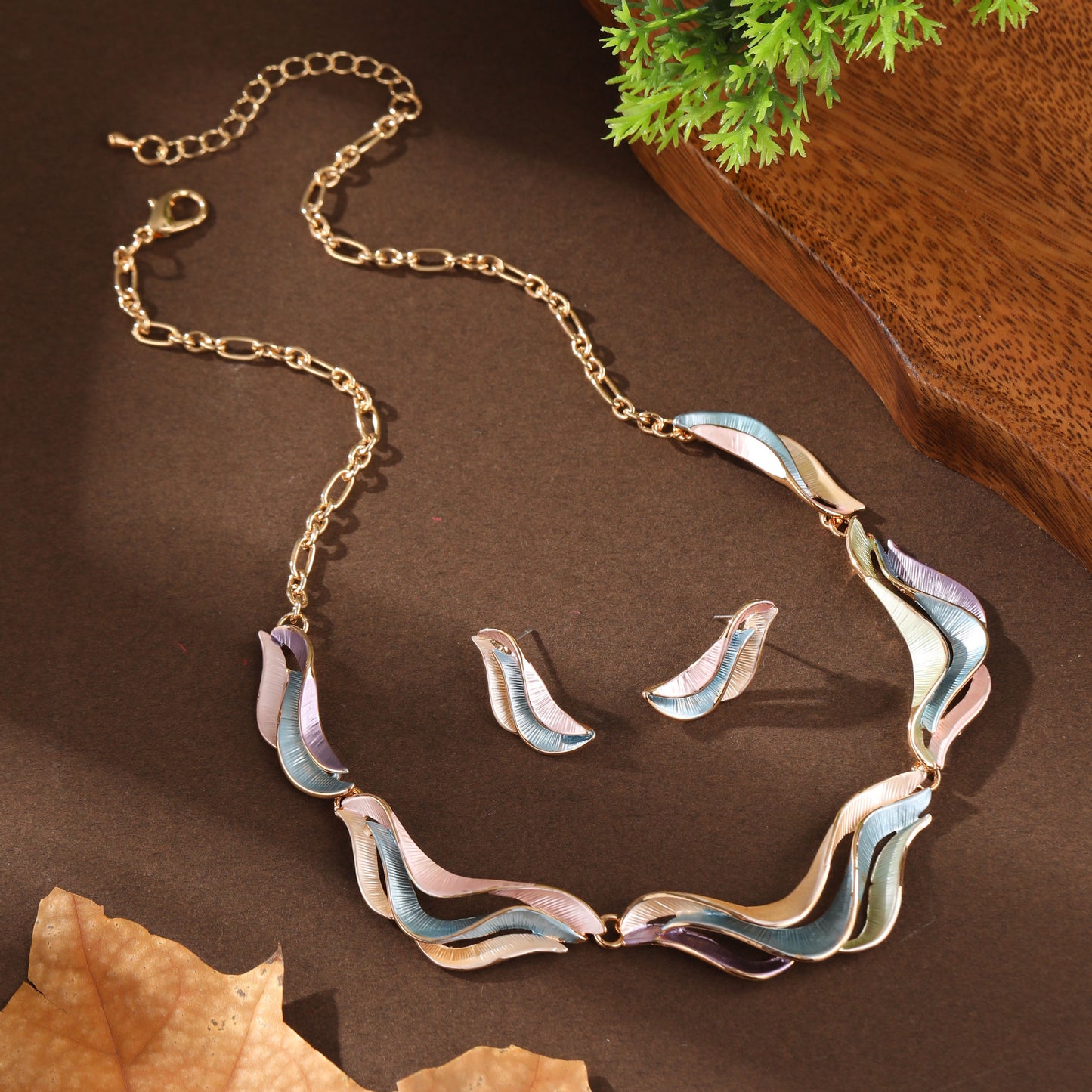 Elegant Wavy Leaf Metallic Necklace & Earring Set