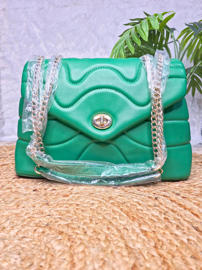 BAGMATES Iconic statement handbag