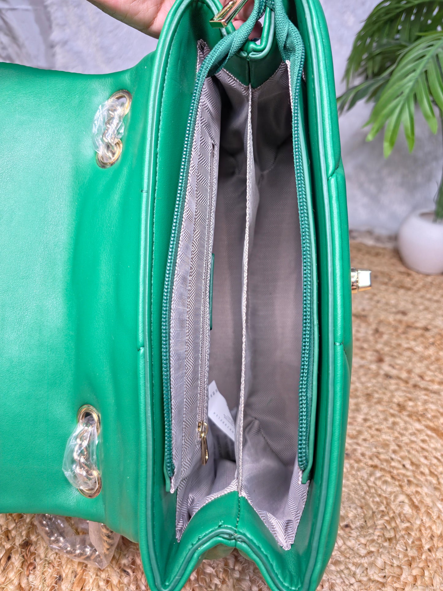 BAGMATES Iconic statement handbag