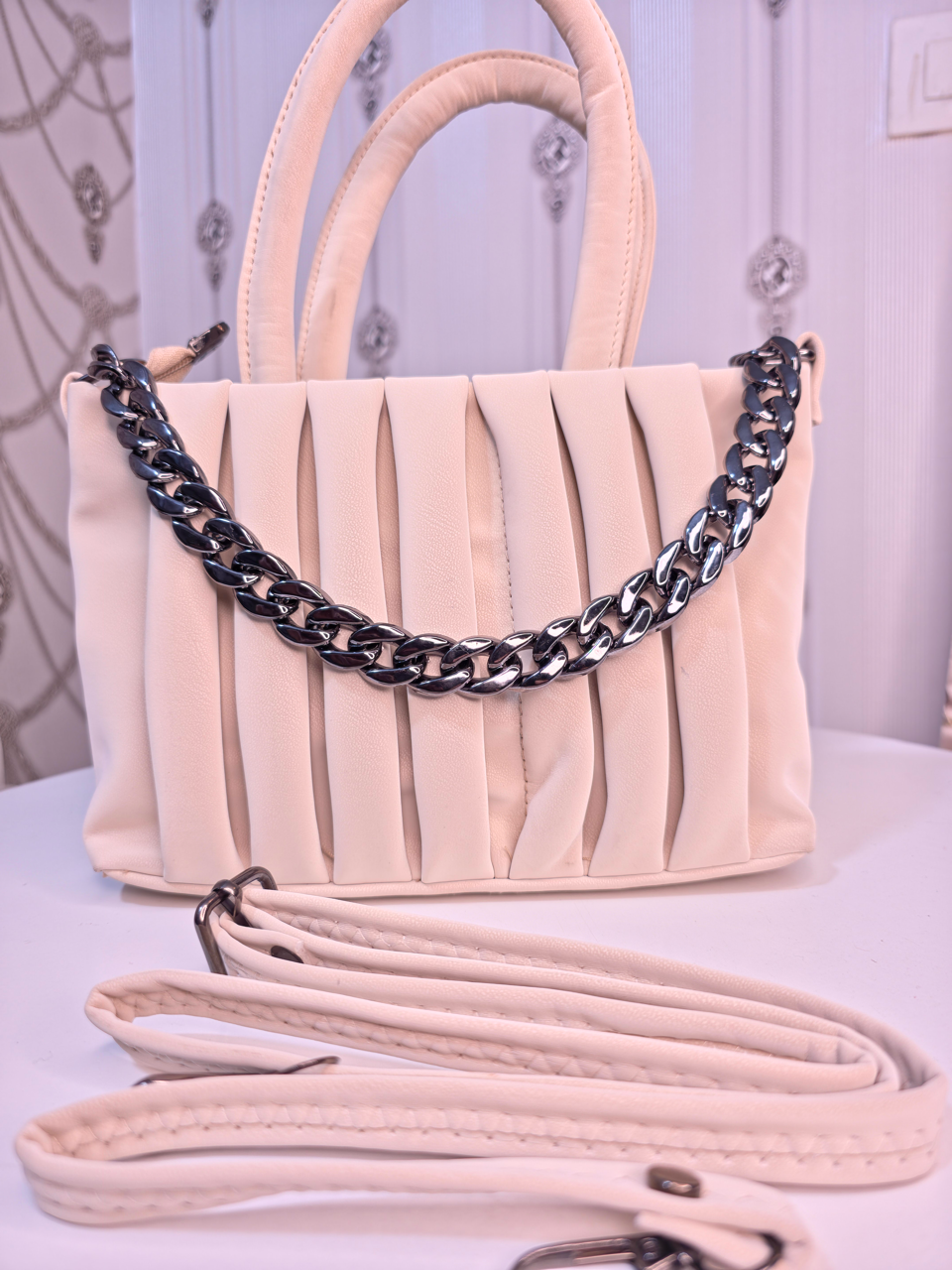 Soft body sling bag