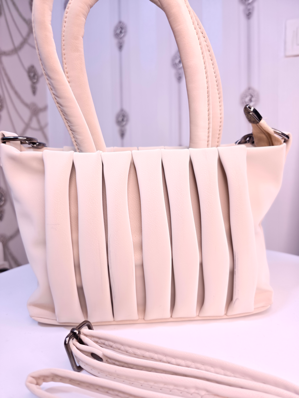 Soft body sling bag