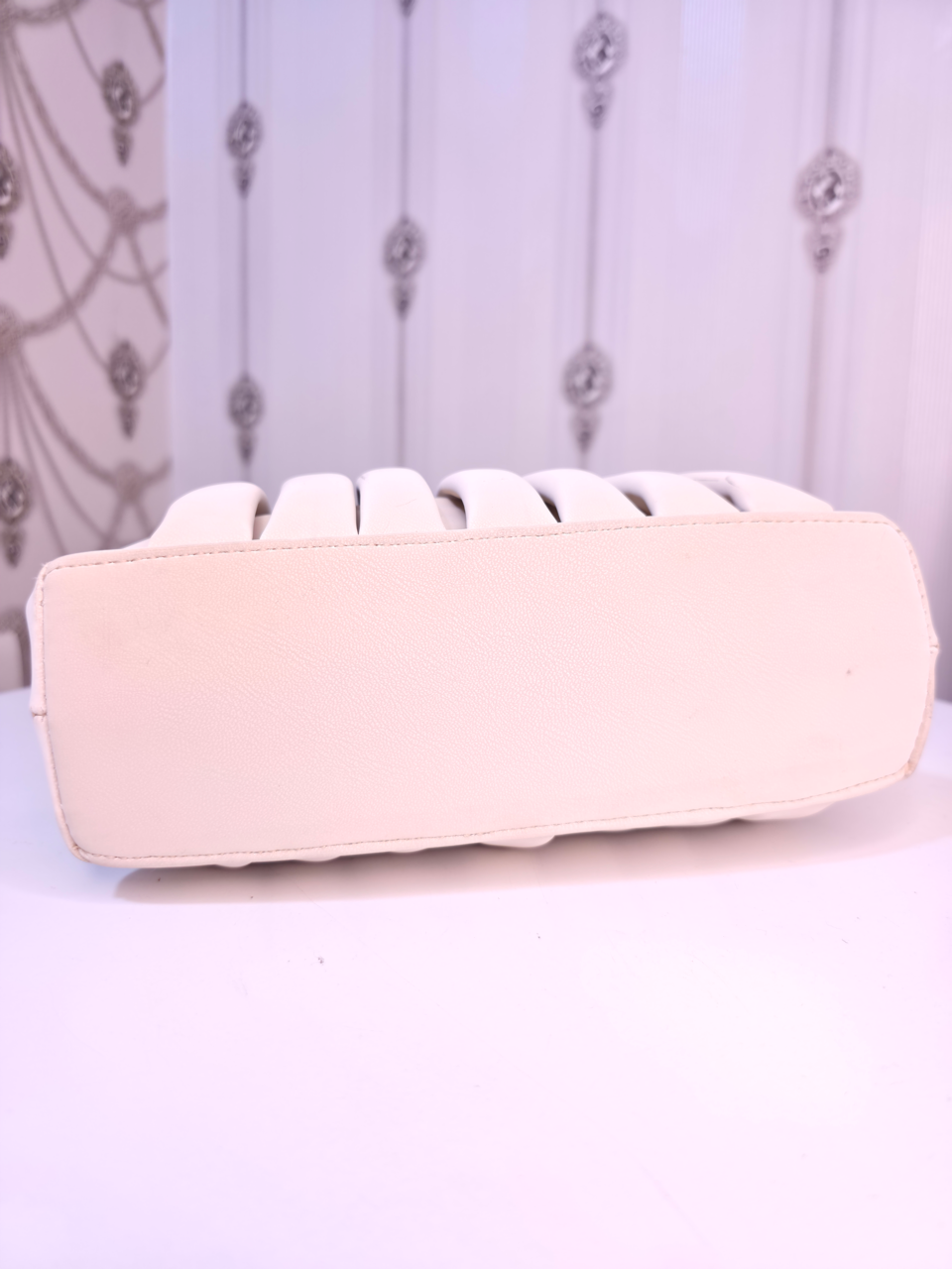Soft body sling bag