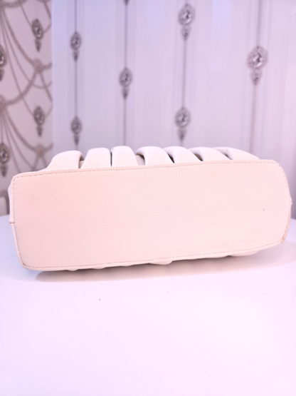 Soft body sling bag