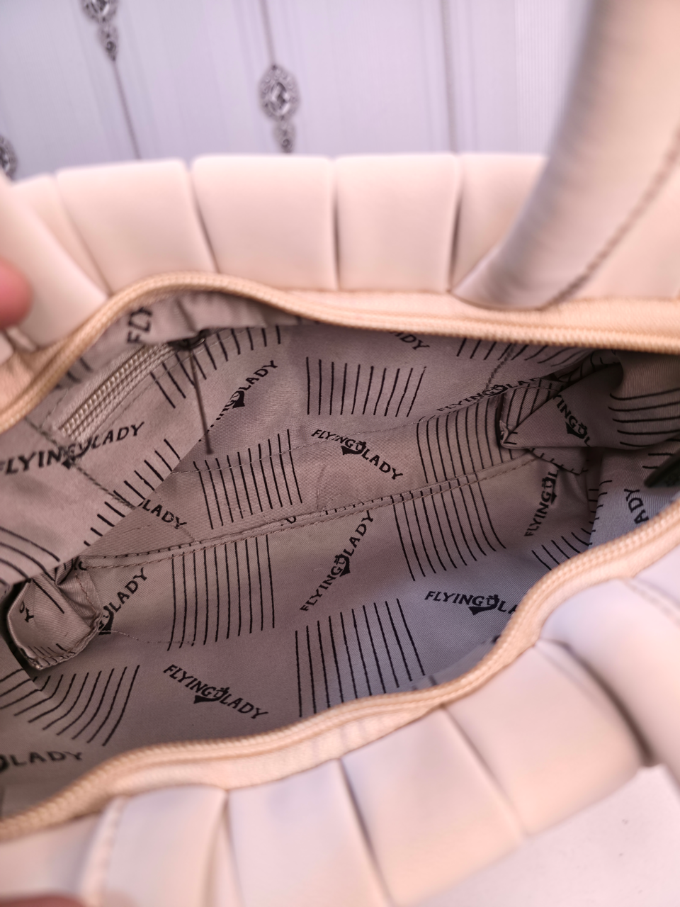 Soft body sling bag