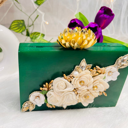 Resin clutch with slings