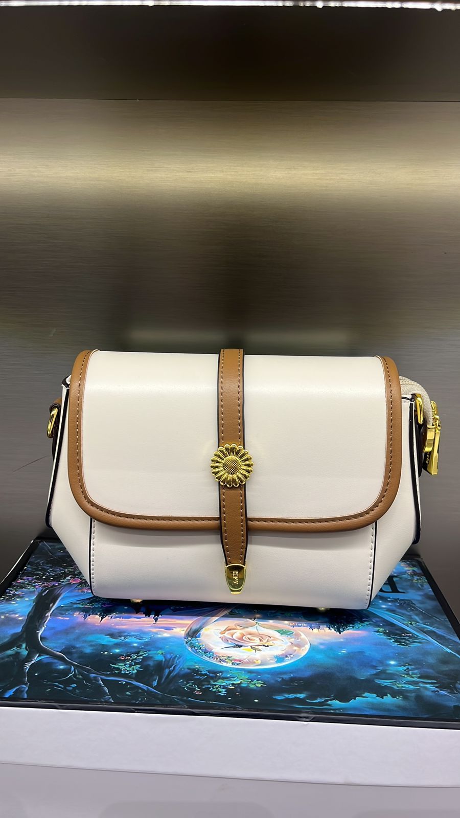 Chic Cream Leather Crossbody Bag with Sunflower Buckle