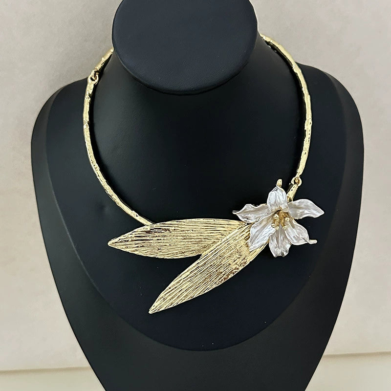 Elegant Golden Leaf & White Flower Choker Necklace