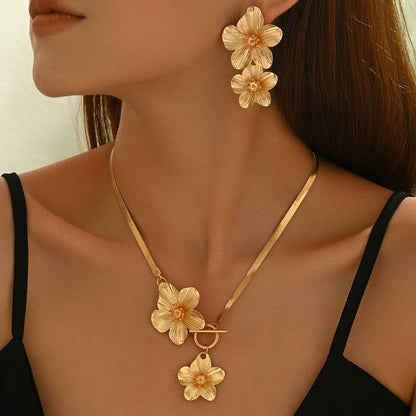 Elegant Gold Floral Necklace & Dangle Earrings with ANKLET Set