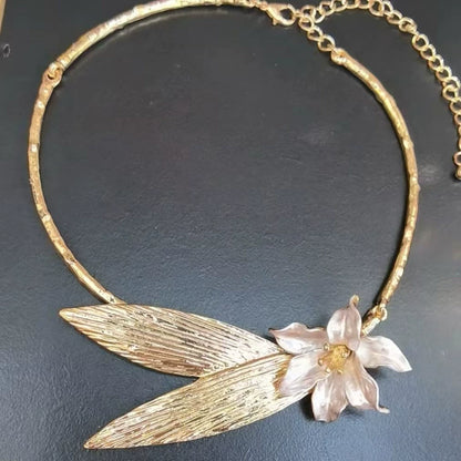 Elegant Golden Leaf & White Flower Choker Necklace