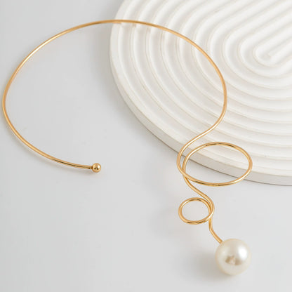 Elegant Gold Sculptural Open Choker Necklace with Pearl