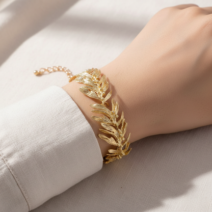 Elegant Gold Leaf Bracelet - Nature-Inspired Adjustable