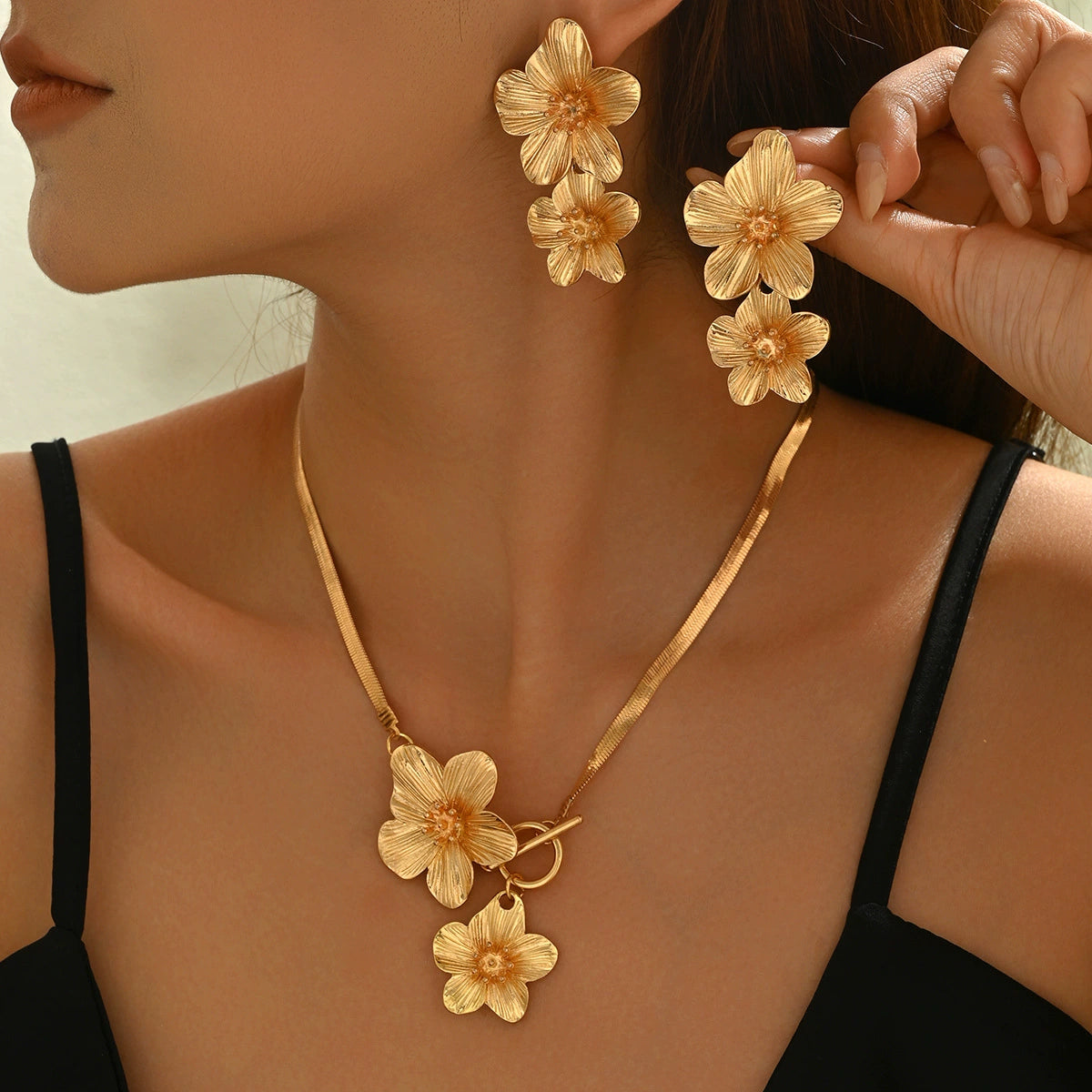 Elegant Gold Floral Necklace & Dangle Earrings with ANKLET Set
