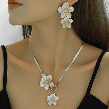 Elegant Gold Floral Necklace & Dangle Earrings with ANKLET Set