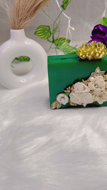 Resin clutch with slings